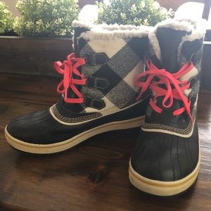 Sorel Waterproof Black & White Check Boots 8